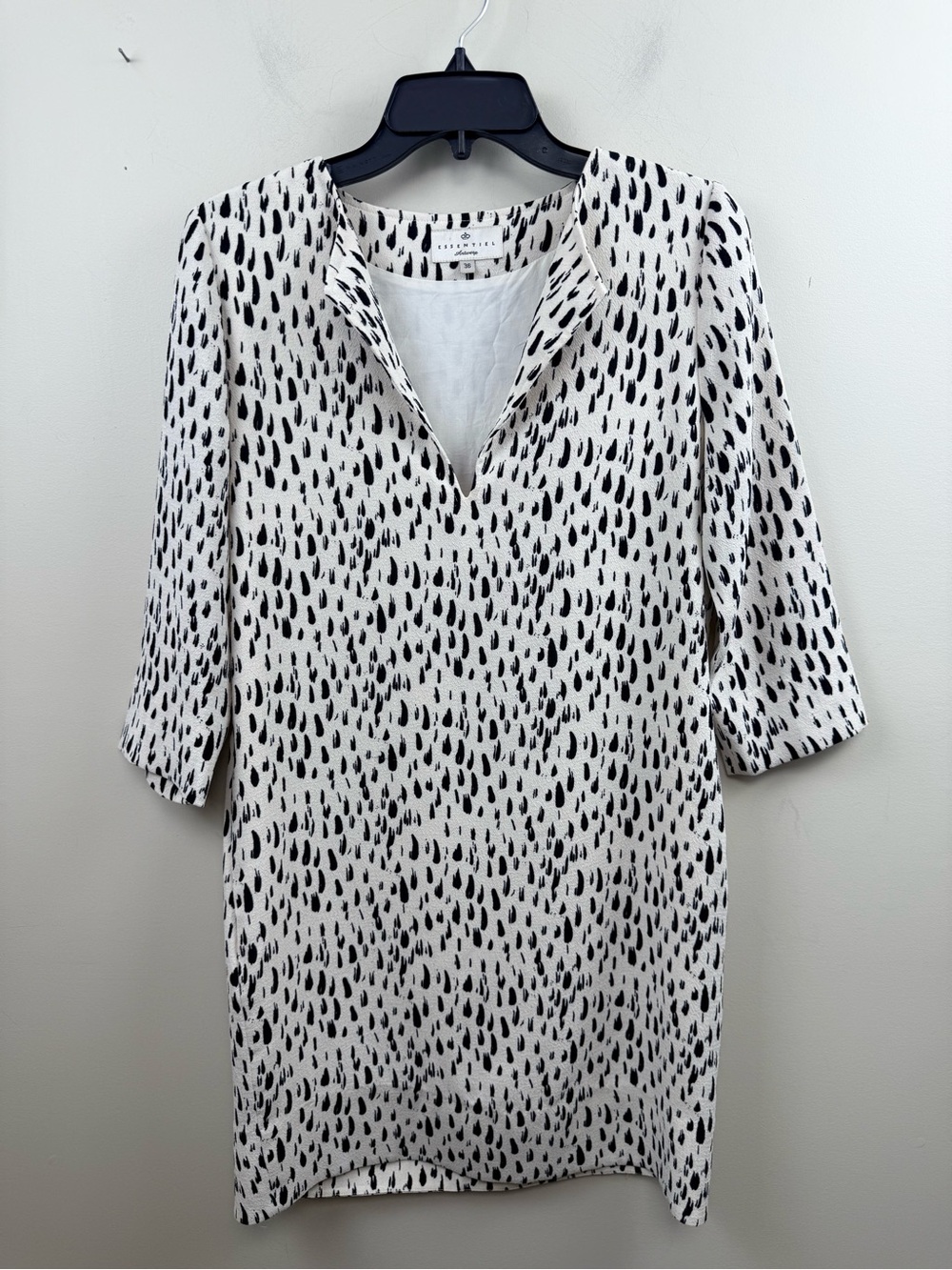 Essential Antwerp split neck 3/4 sleeves white and black shift dress small